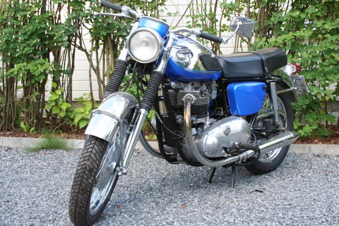 Kawasaki W1-650 hadde sitt "DNA" fra engelsk mc-industris flaggskip, BSA