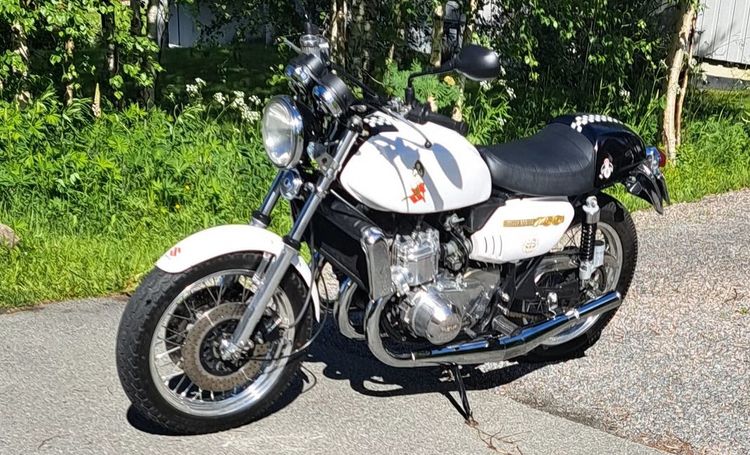 Suzuki GT750 Cafe-racer