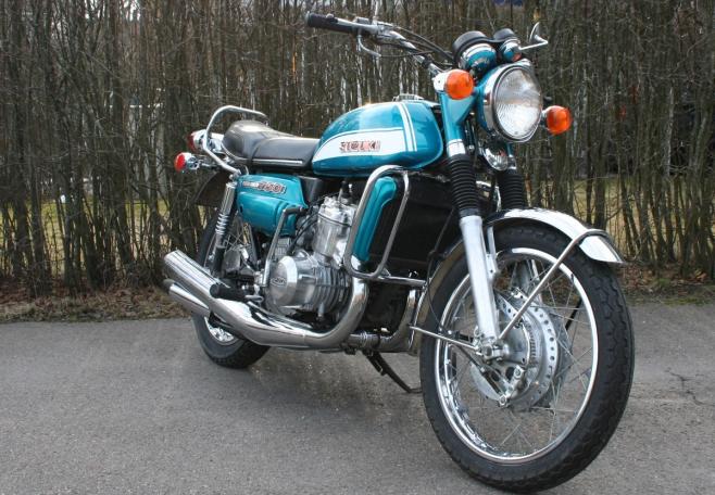 Japan og USA fikk GT750R allerede i 1971. I 1972 kom den til Europa, da som GT750J