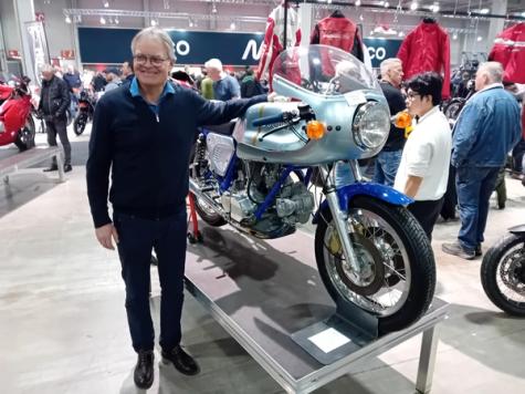 Jon Tomassen med sin sjeldne Ducati 900 Super Sport