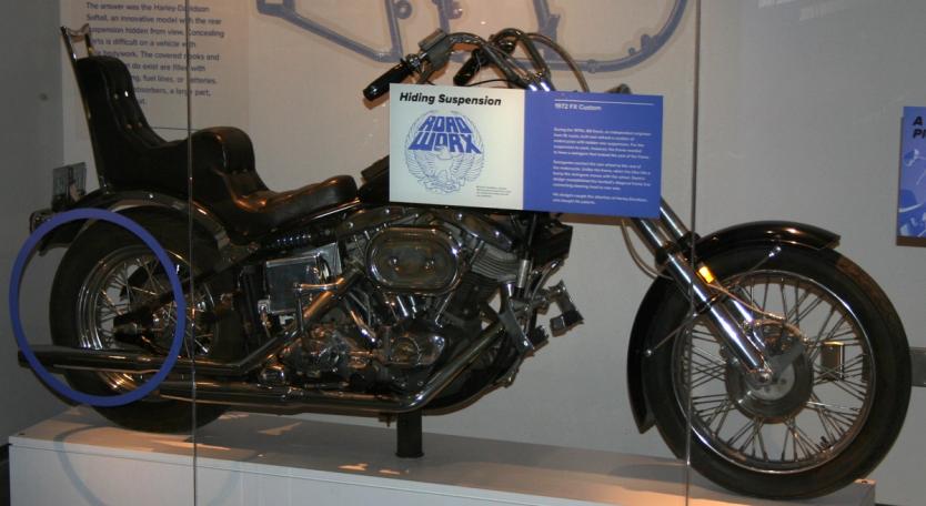 Softail i et tidlig stadium av utviklingen med støtdemperen under salen