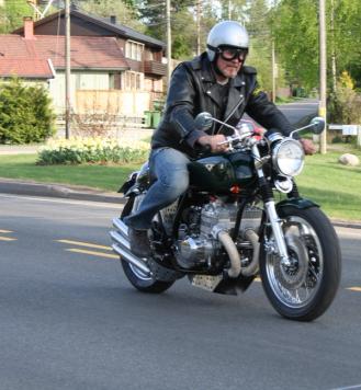 Magne Valhaug på sin Suzuki GT750-caferacer. GTn er nå solgt, til fordel for nye prosjekt