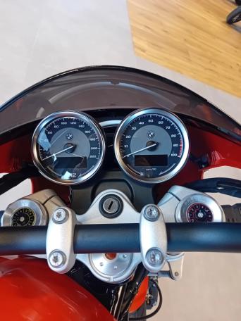 Runde, analoge instrument understreker det klassiske uttrykket