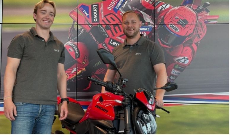 Kim Harald Jøranli (t.h) er daglig leder i MCO-gruppen som nå tilbyr Ducati