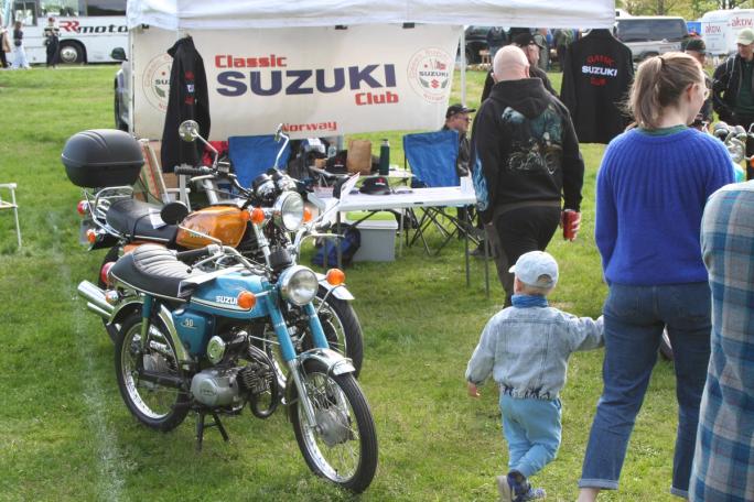 Classic Suzuki Club var bare en av flere mc-klubber som hadde stands på Vårmarkedet