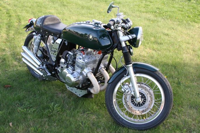 GT750 i "caferacer-klær".....