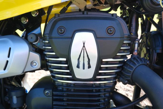 BSA var opprinnelig en våpenfabrikk, noe de 3 riflene i logoen hinter til
