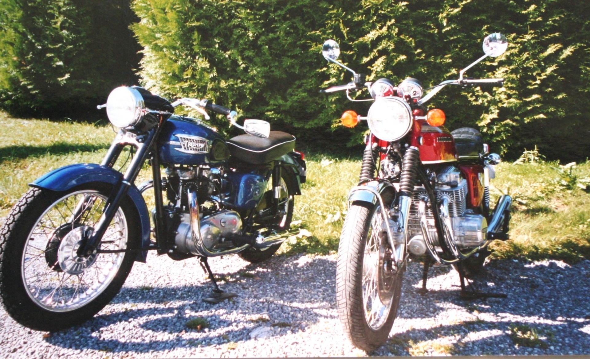 To tøffe trendsettere: Triumph Speed Twin 500 og Honda CB750Four