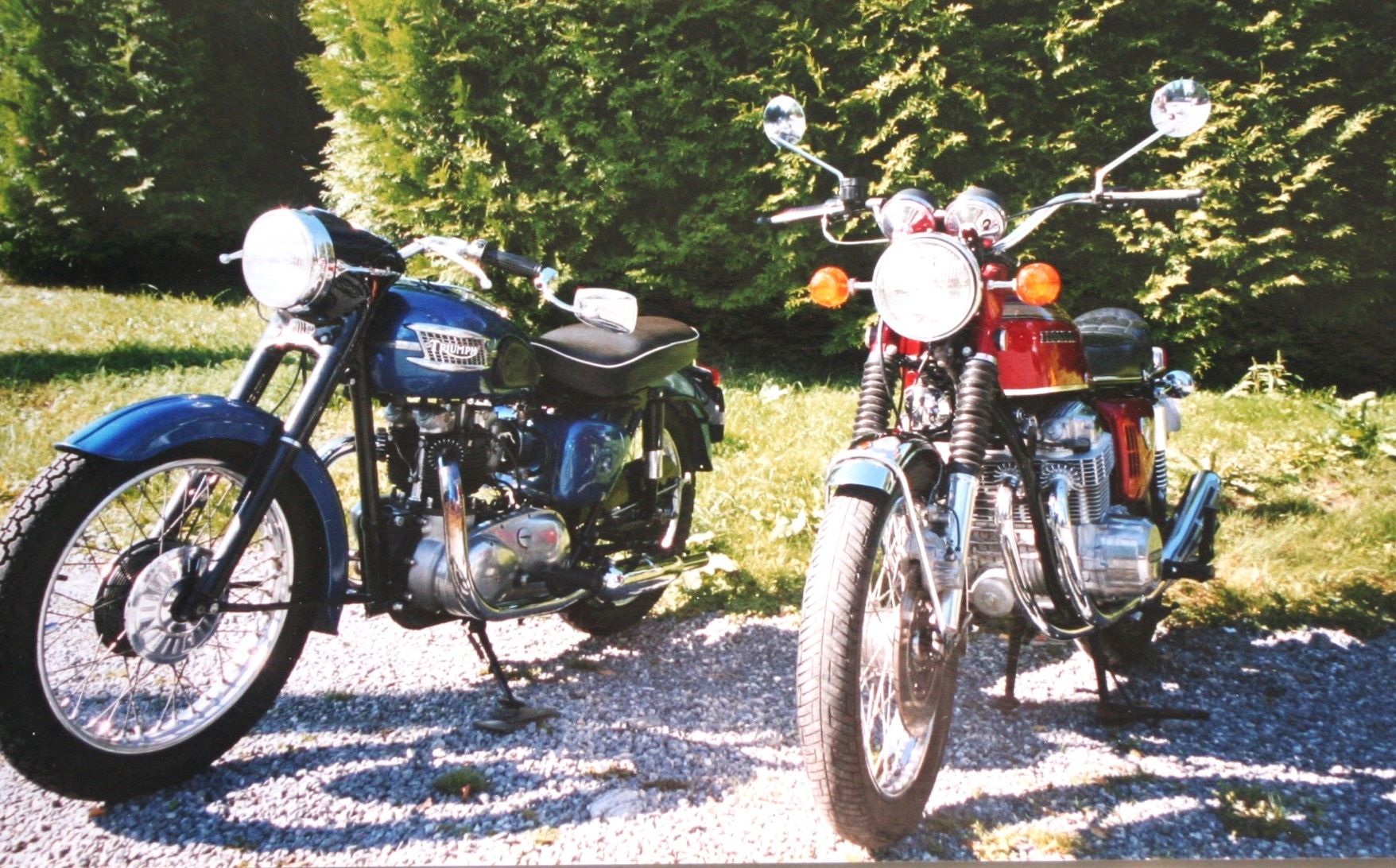 To tøffe trendsettere: Triumph Speed Twin 500 og Honda CB750Four