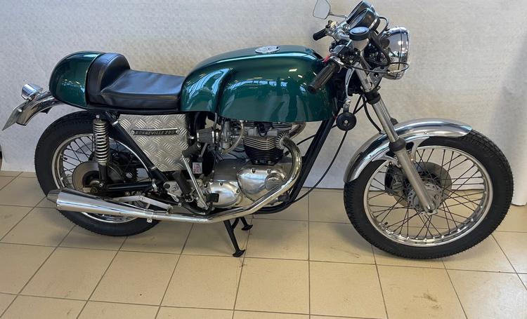 Triumph Bonneville 750 Cafe-racer