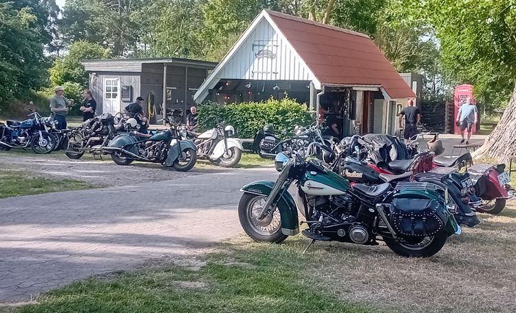 Old Bike Meet i Mosten, fredag 26.juni