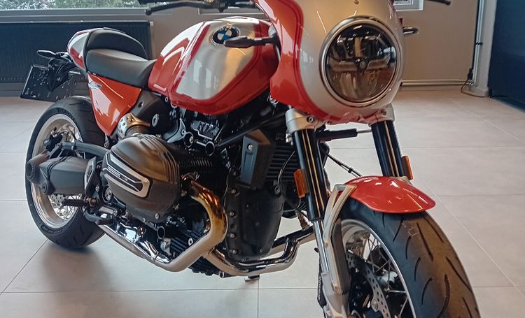 Classic blue Suzuki motorcycle