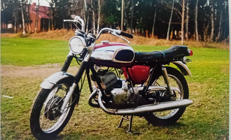 Classic blue Suzuki motorcycle
