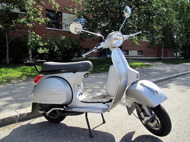 Vespa 200 Electric, 2003-modell. Foto: wikimedia commons/Khaosaming