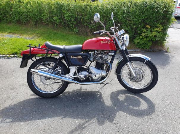 Norton Commando LR Fastback 750