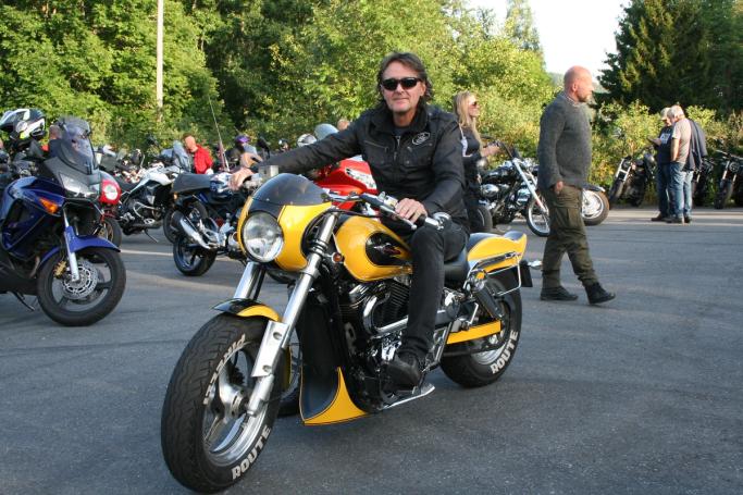 Stephs Suzuki Lowrider Bobber