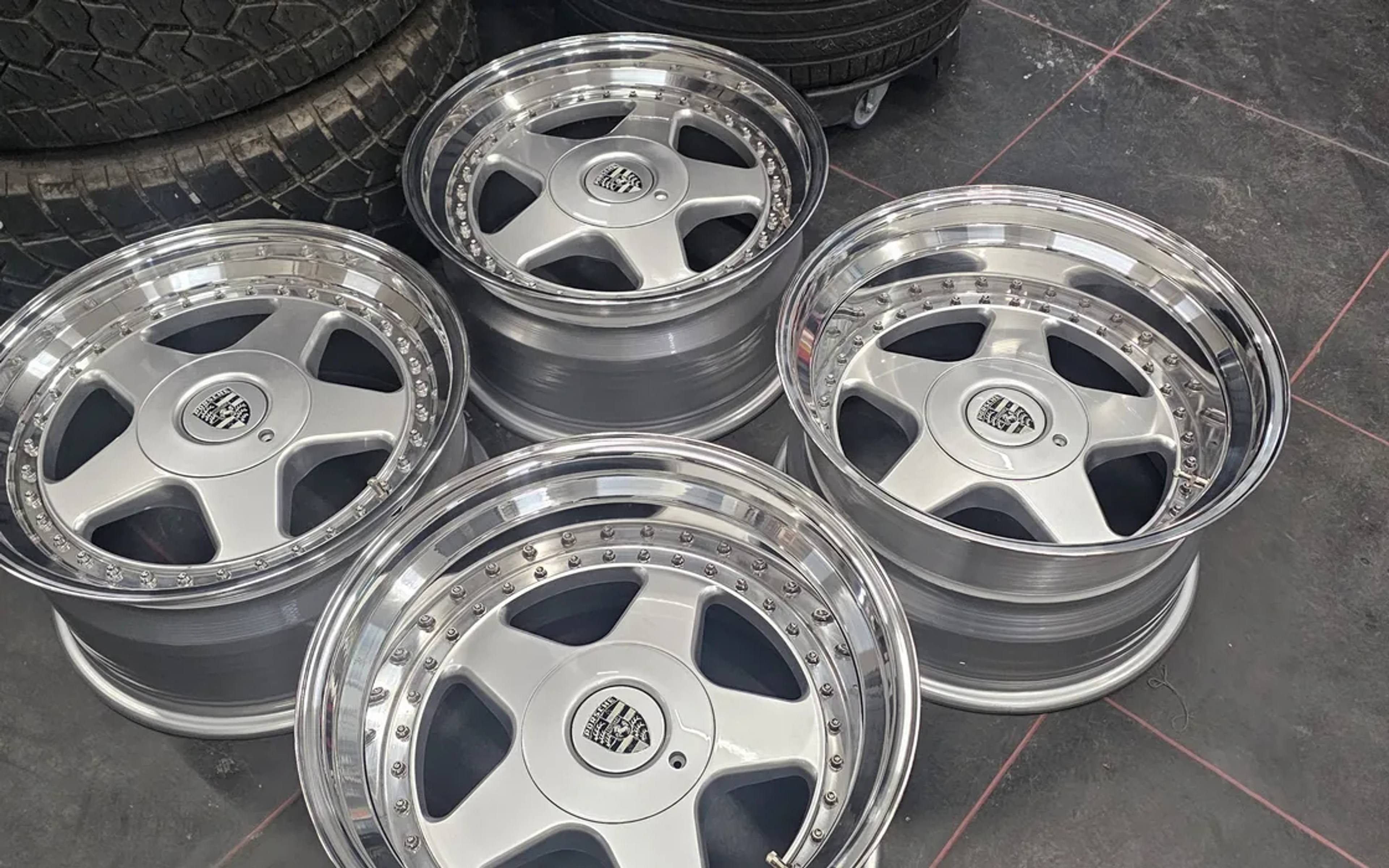 Gepolijste split-rim velgen met spiegelglans