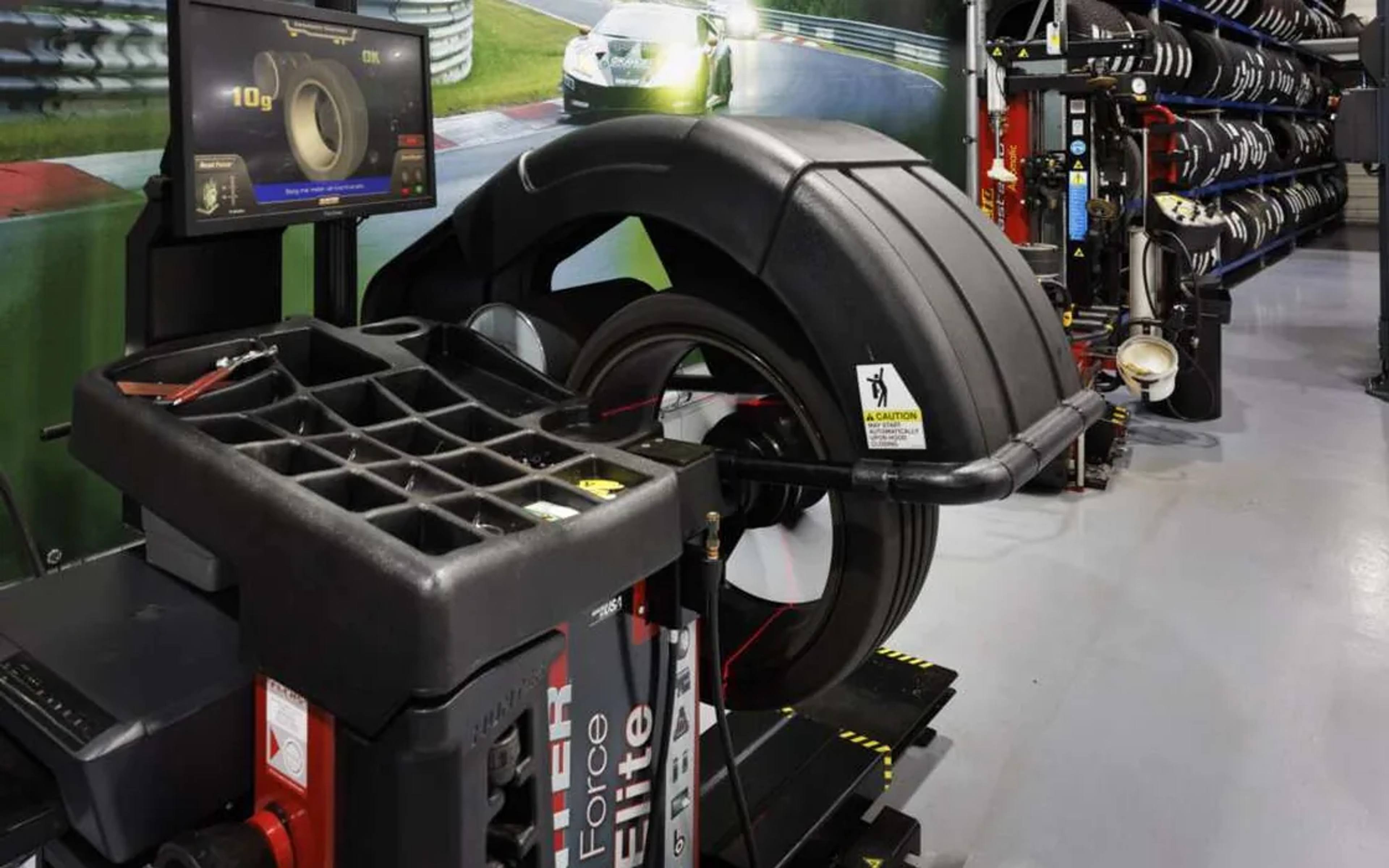 De Hunter RoadForce GSP9700 in de werkplaats
