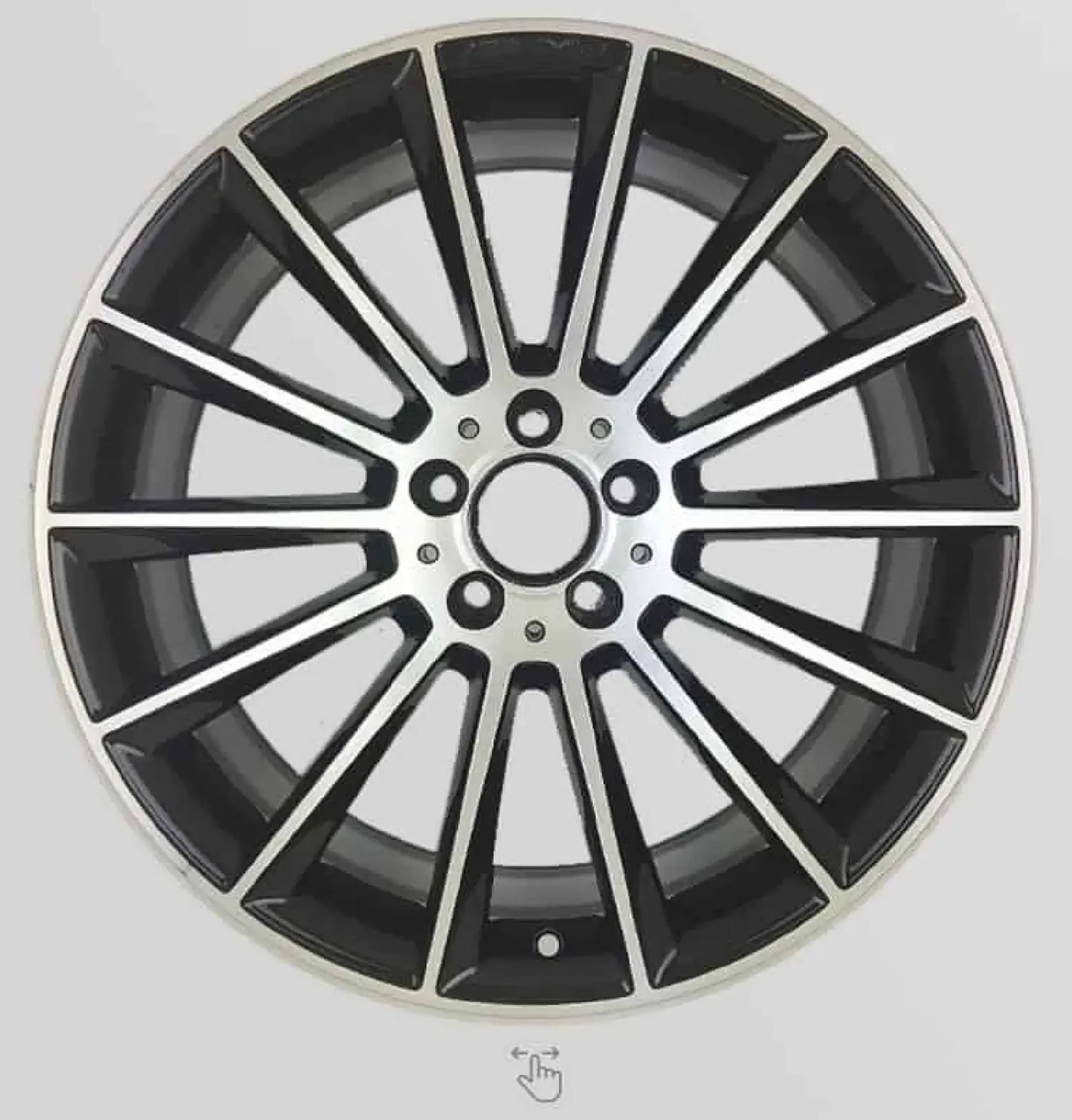 Velg kaal gestraald en opnieuw afgewerkt, na de behandeling