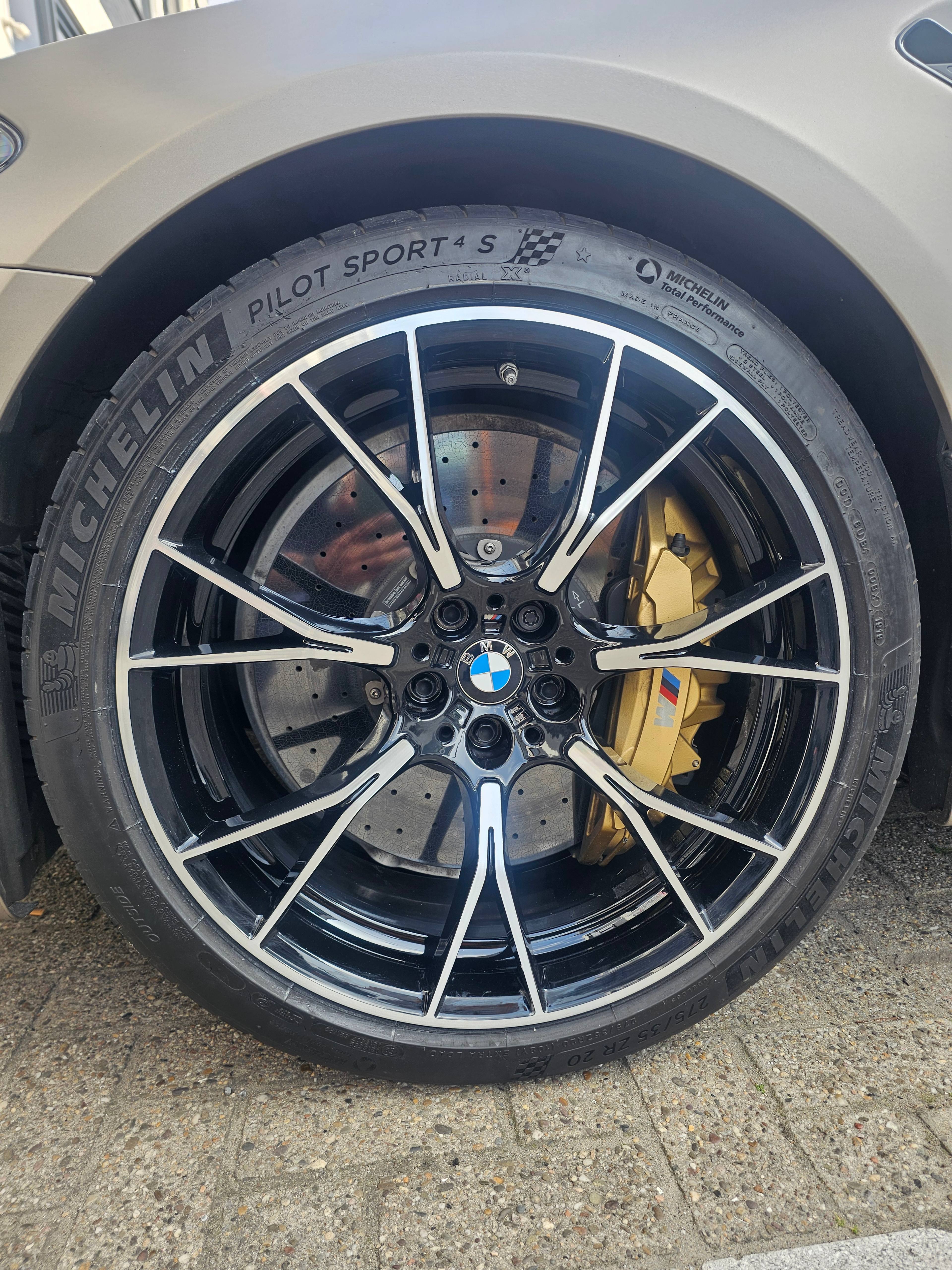 bmw wiel hersteld door cnc afdraaien 