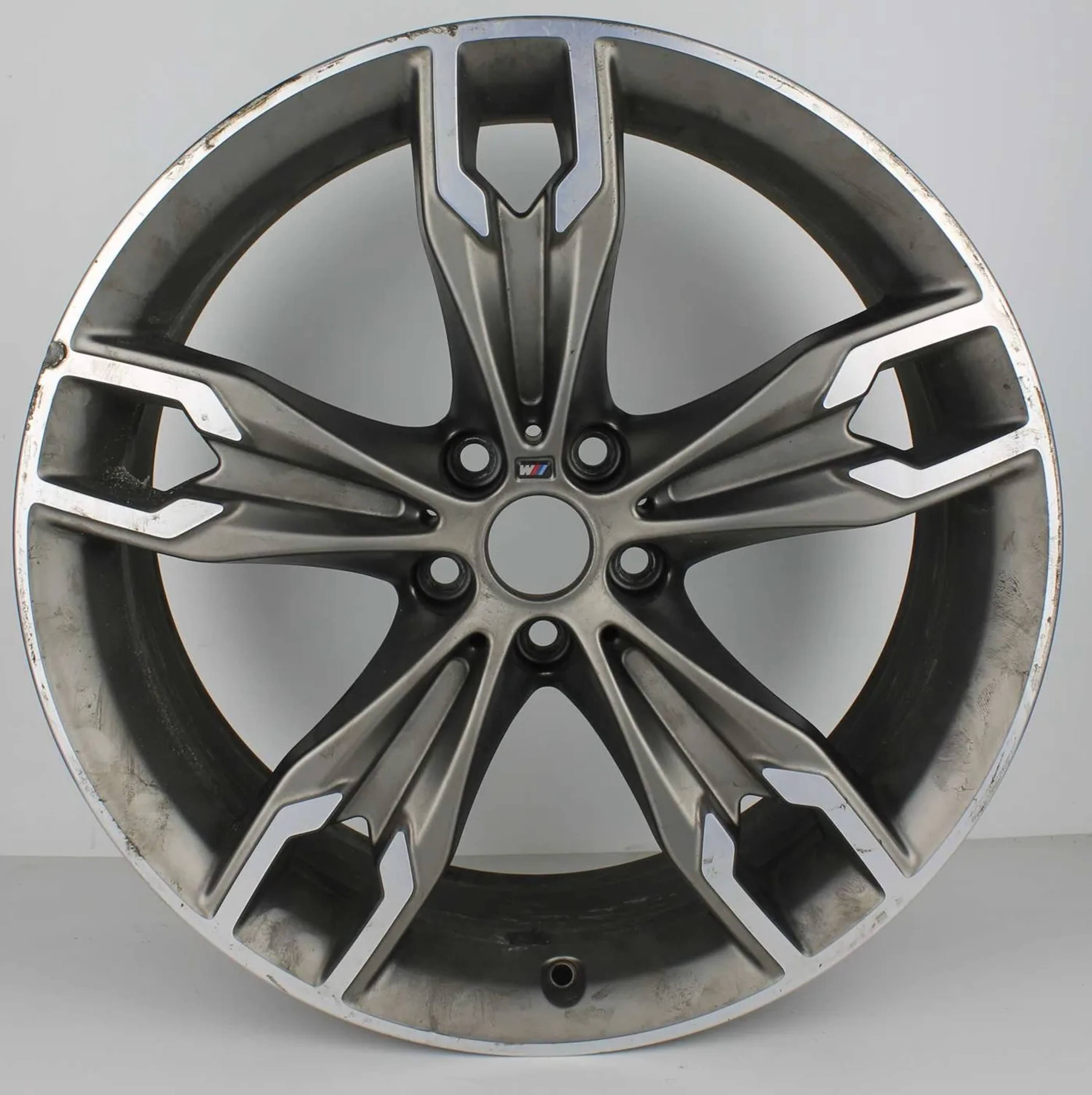BMW velg gestraald en gepoedercoat CNC hersteld, voor de behandeling