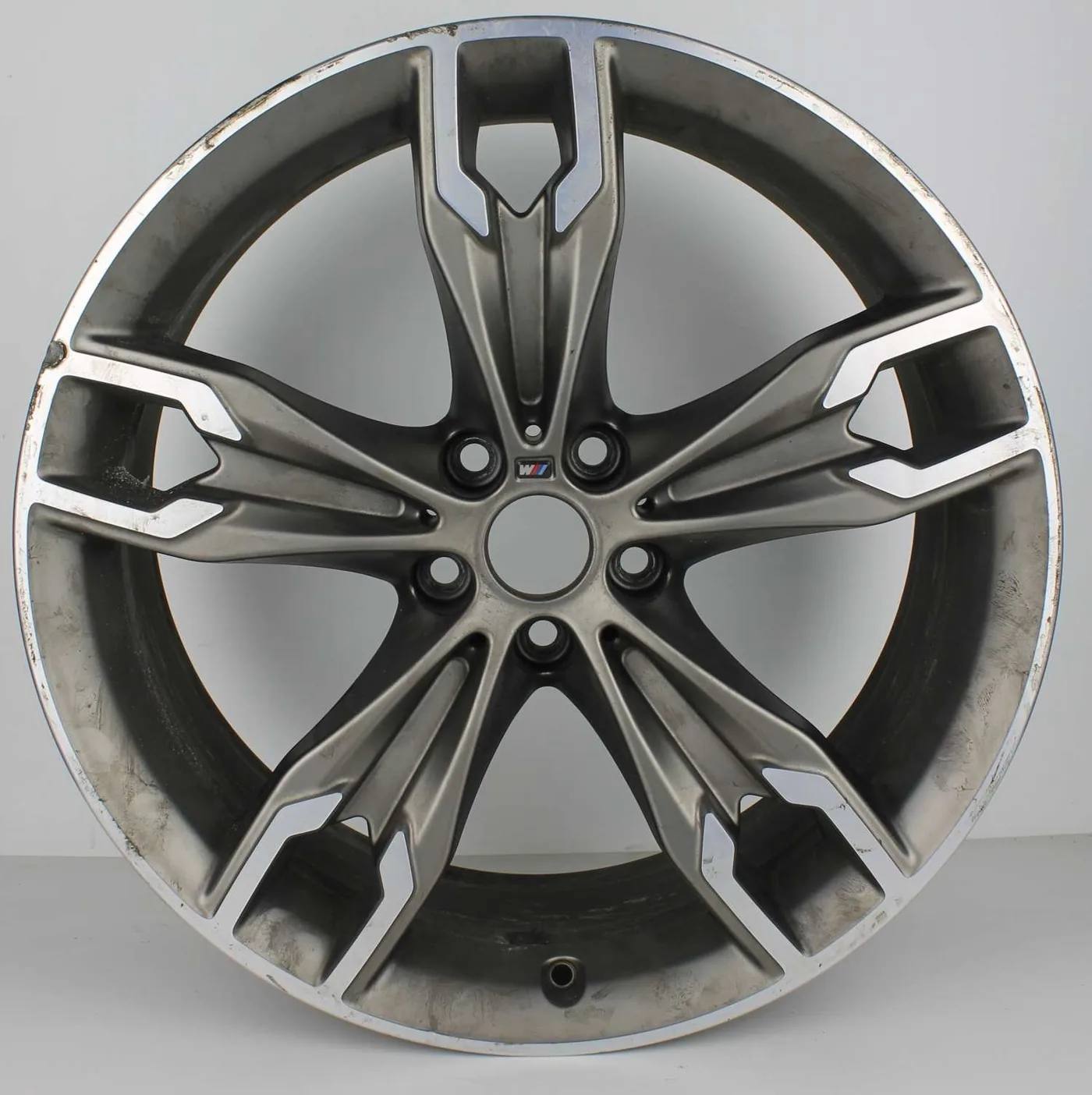 BMW velg gestraald en gepoedercoat CNC hersteld, voor de behandeling