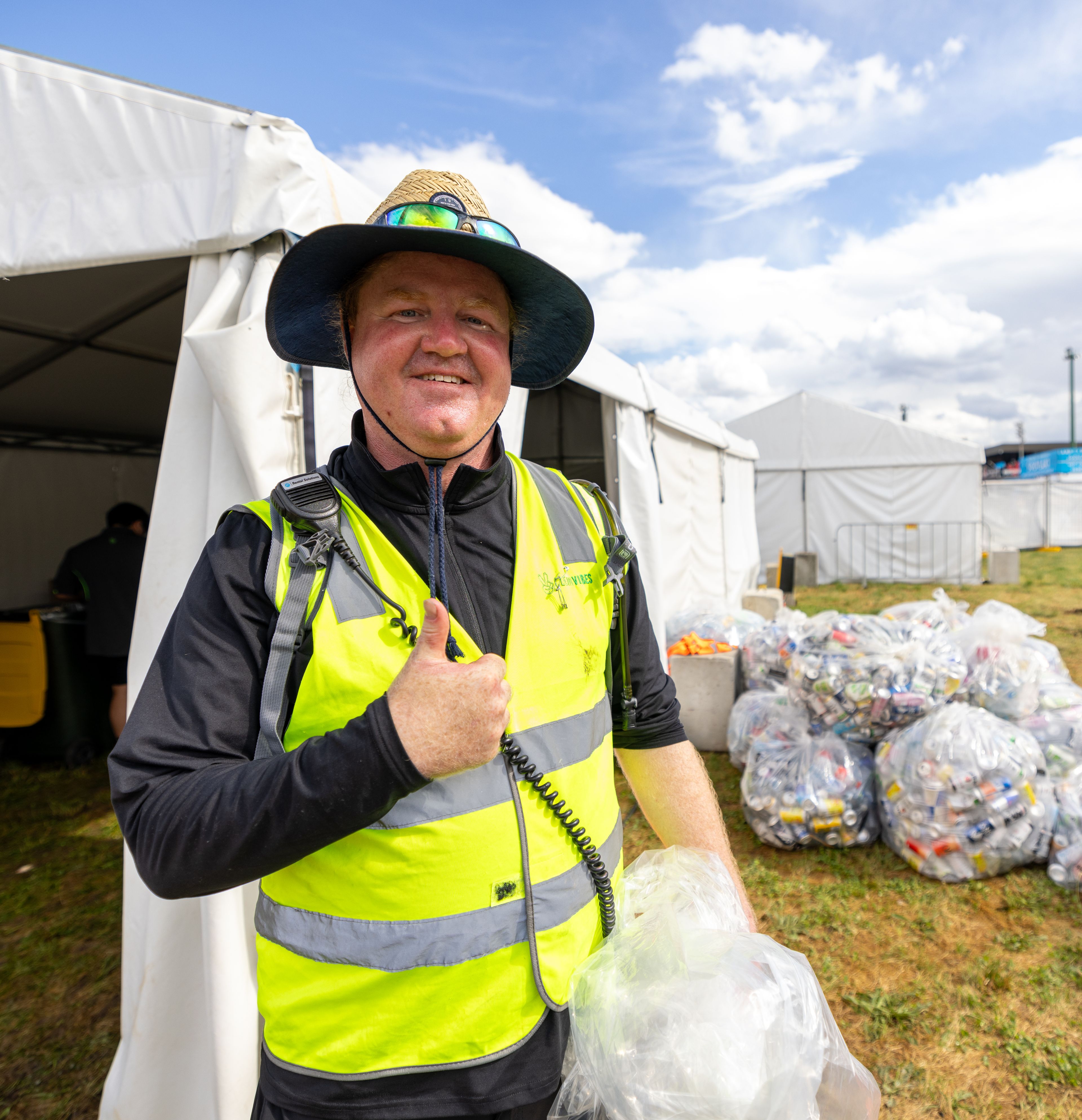 Clean Vibes happy employee with thumbs up