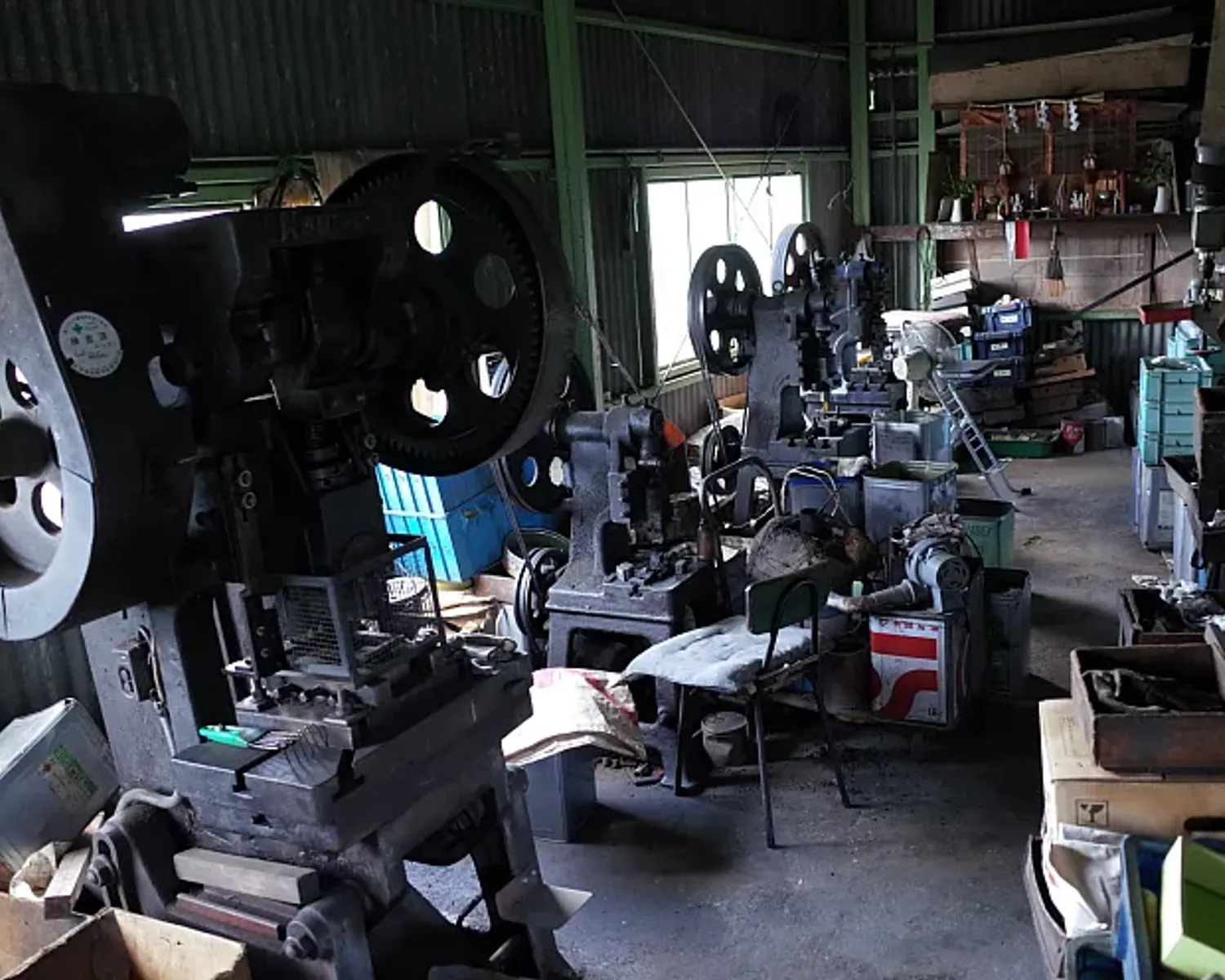 An image inside the last remaining Higonokami Knife making workshop in Japan