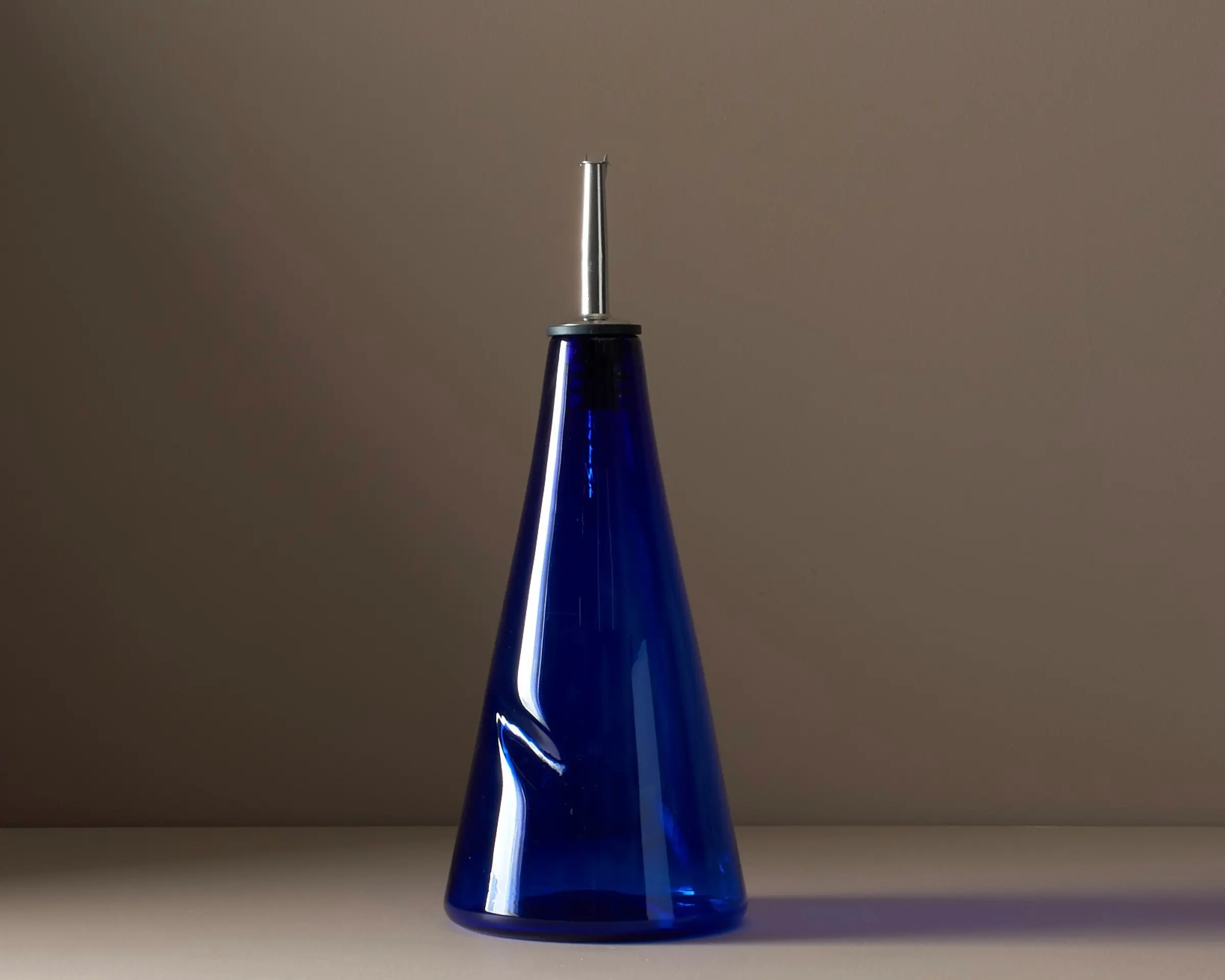 glass pour bottle