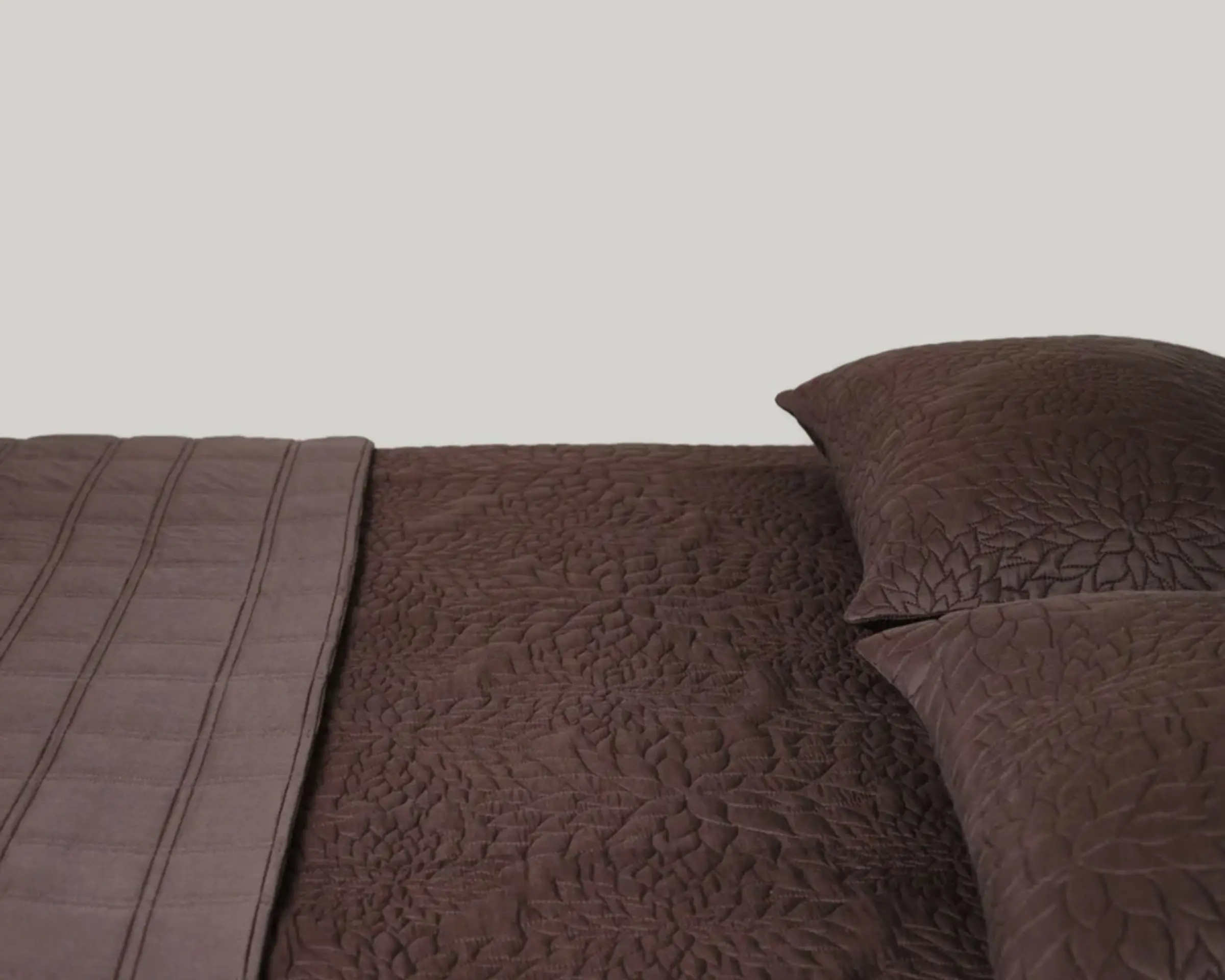 studio ford dhara tuberous quilt, pillowcases and grid throw on a bedding set up