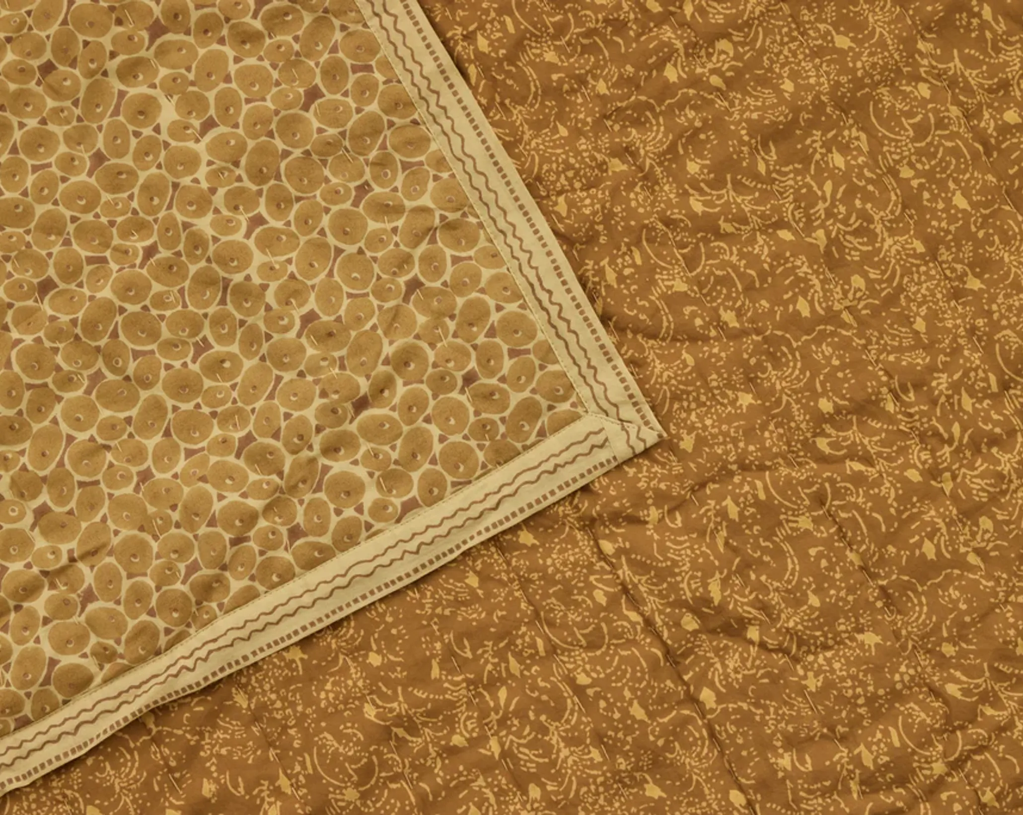 a close up of the attendant print from Studio fords quilt, mustard and gold tones