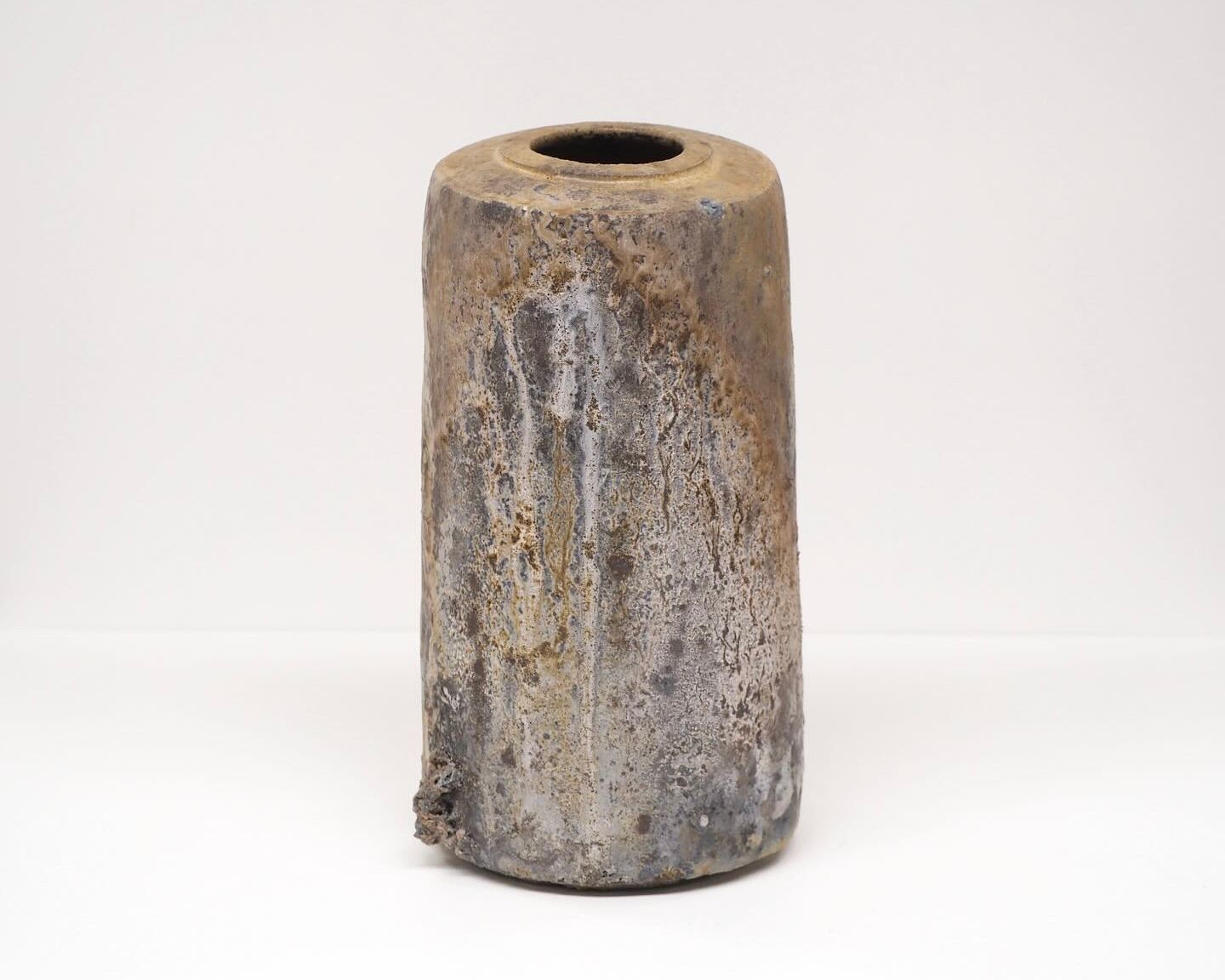 An anagram vase from Holly rose Morgan on a white plinth and background