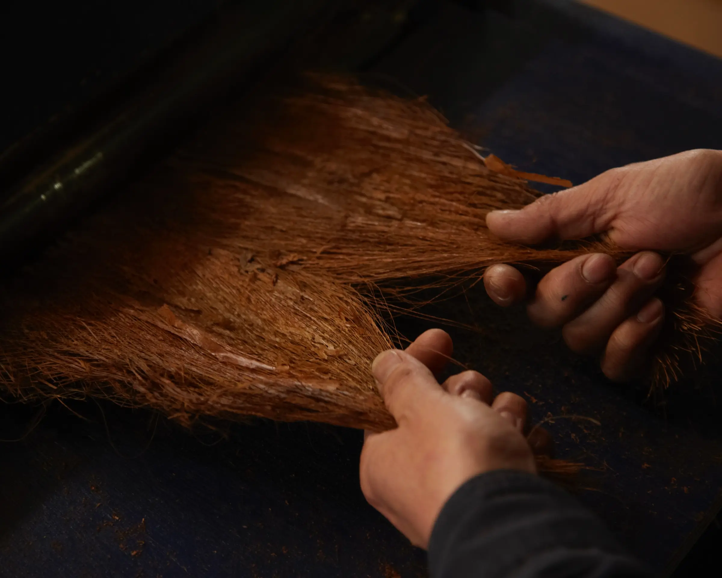 Palm fibres being processed to make tawashi brushes