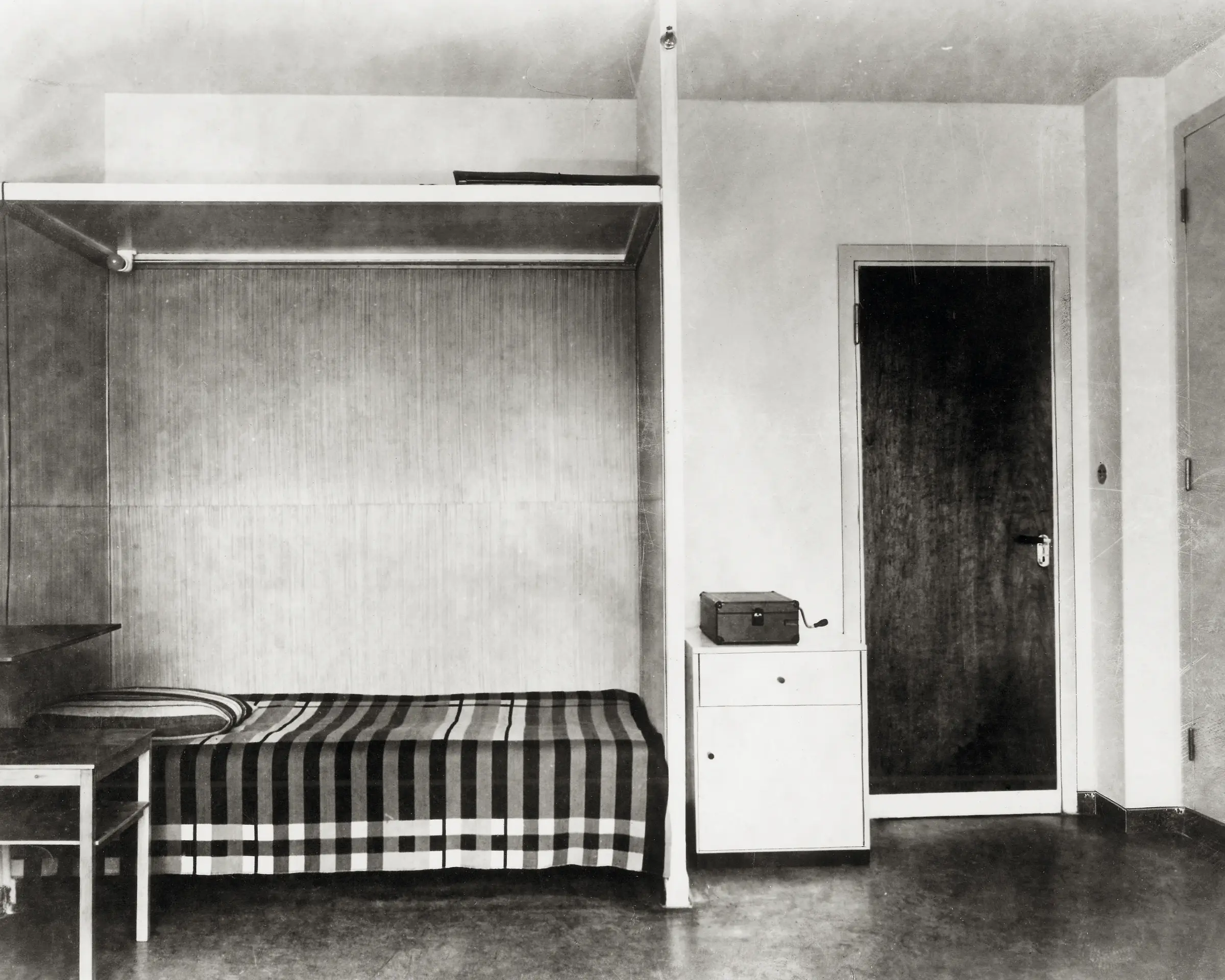 Gunta Stolzl Merino wool blanket, Bauhaus dorm bed c1926