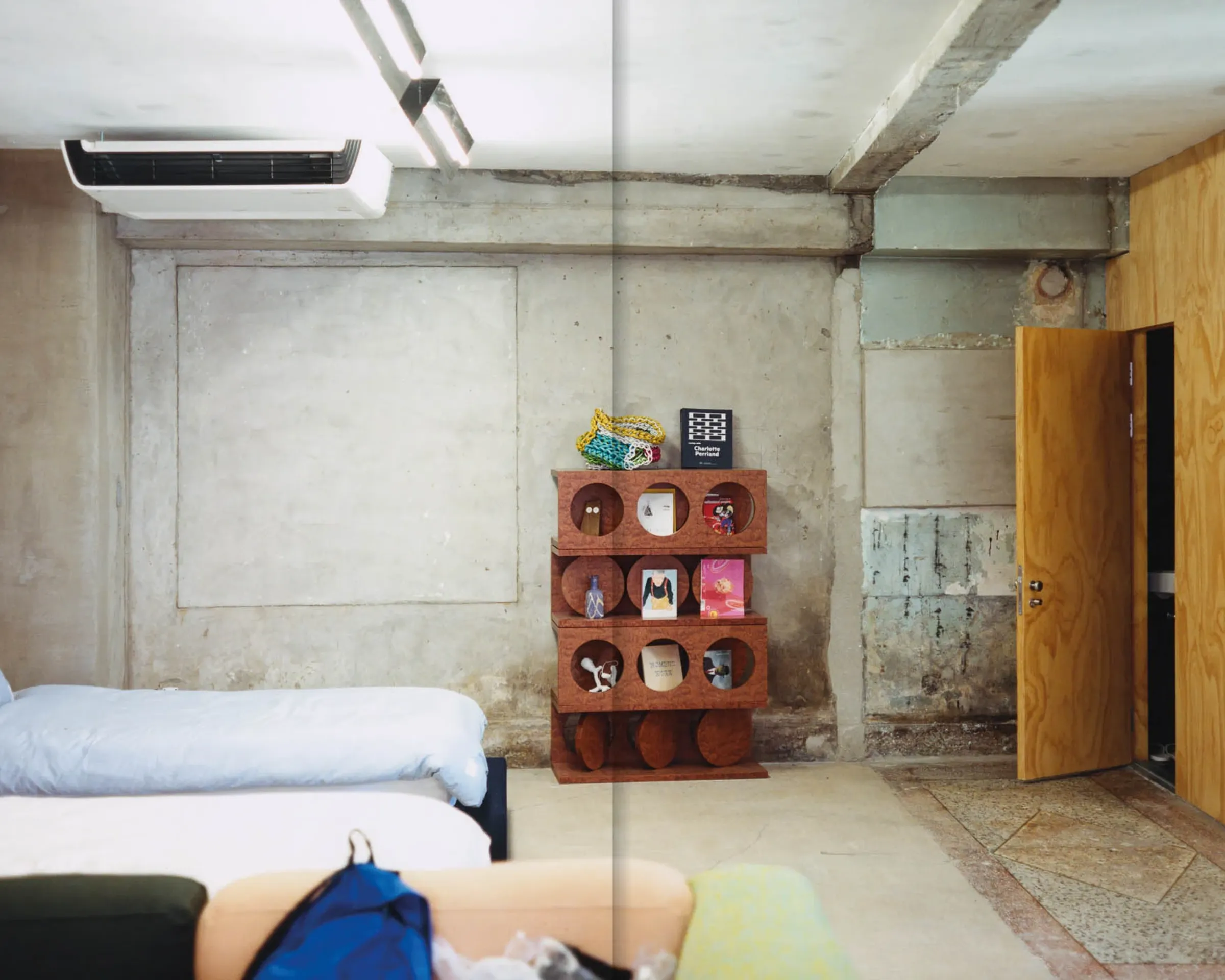 Apartamento issue 37 photo of a bedroom setting in an industrial building