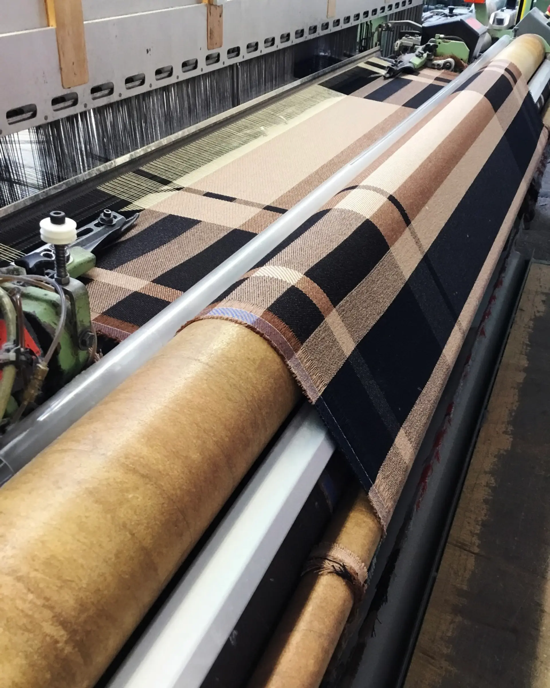 Bauhaus blanket weaving on a loom