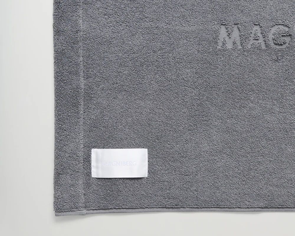 A close up of the Salmiak Grey magniberg bath mat with a heavy pile of 950 GSM, in a dark cool grey colourway
