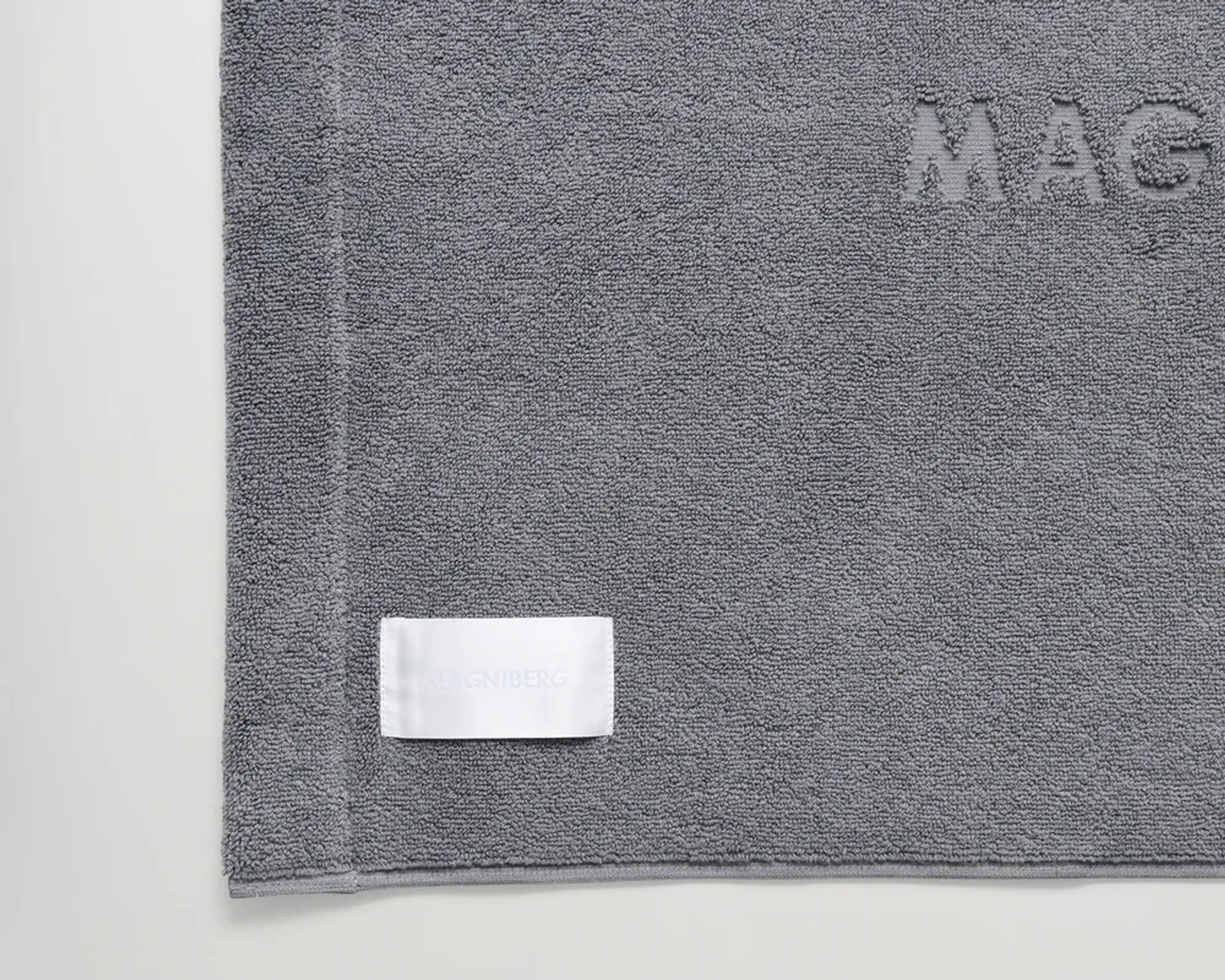 A close up of the Salmiak Grey magniberg bath mat with a heavy pile of 950 GSM, in a dark cool grey colourway