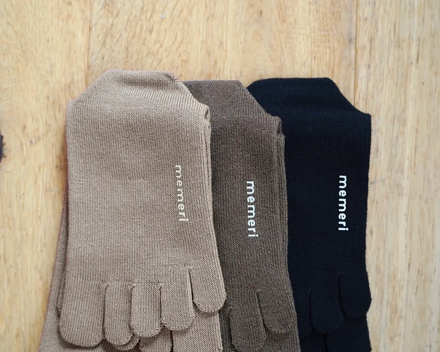 a collection of wool cotton five toe socks from memeri