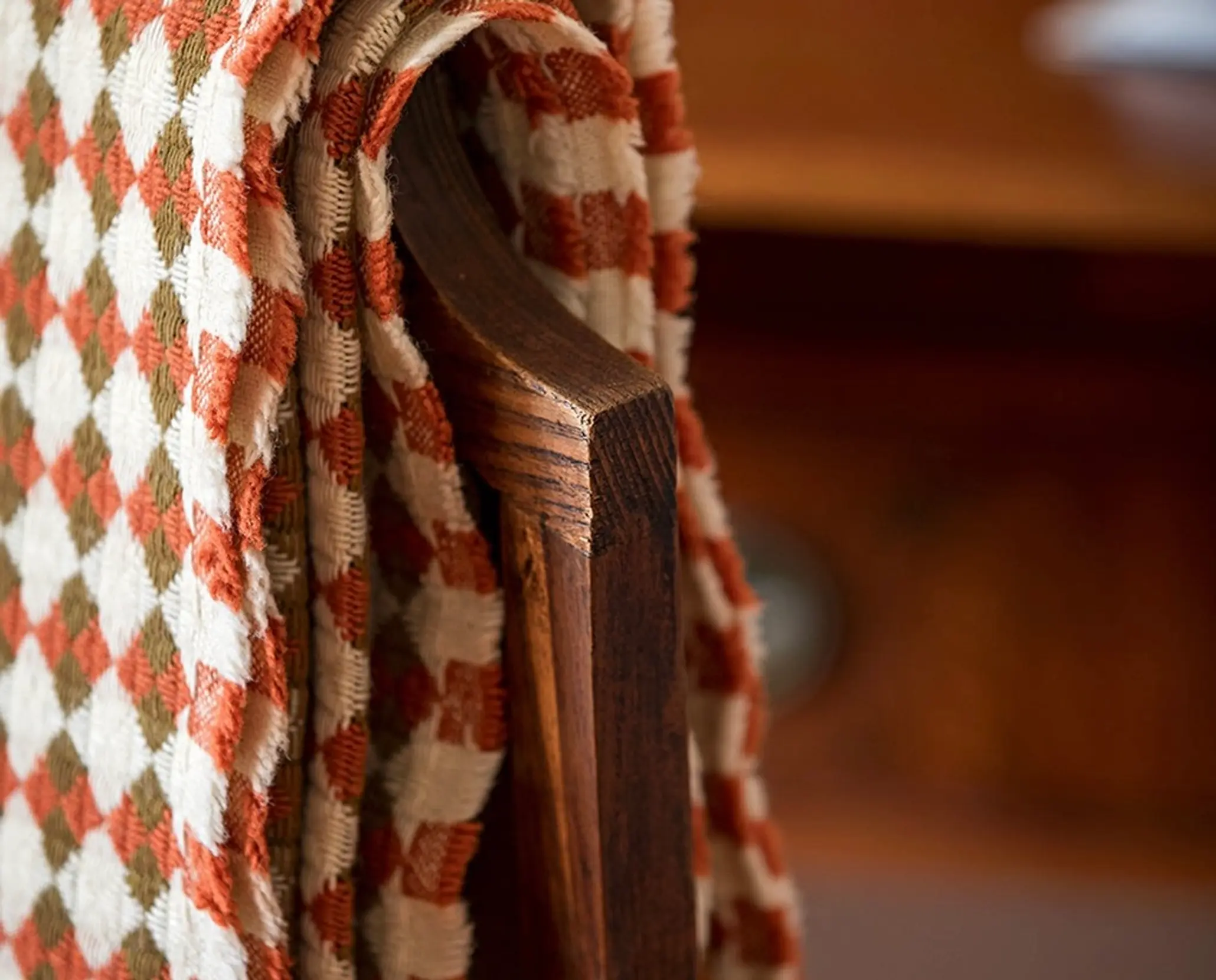 A close up of the bi colour tile blanket from Burel Factory