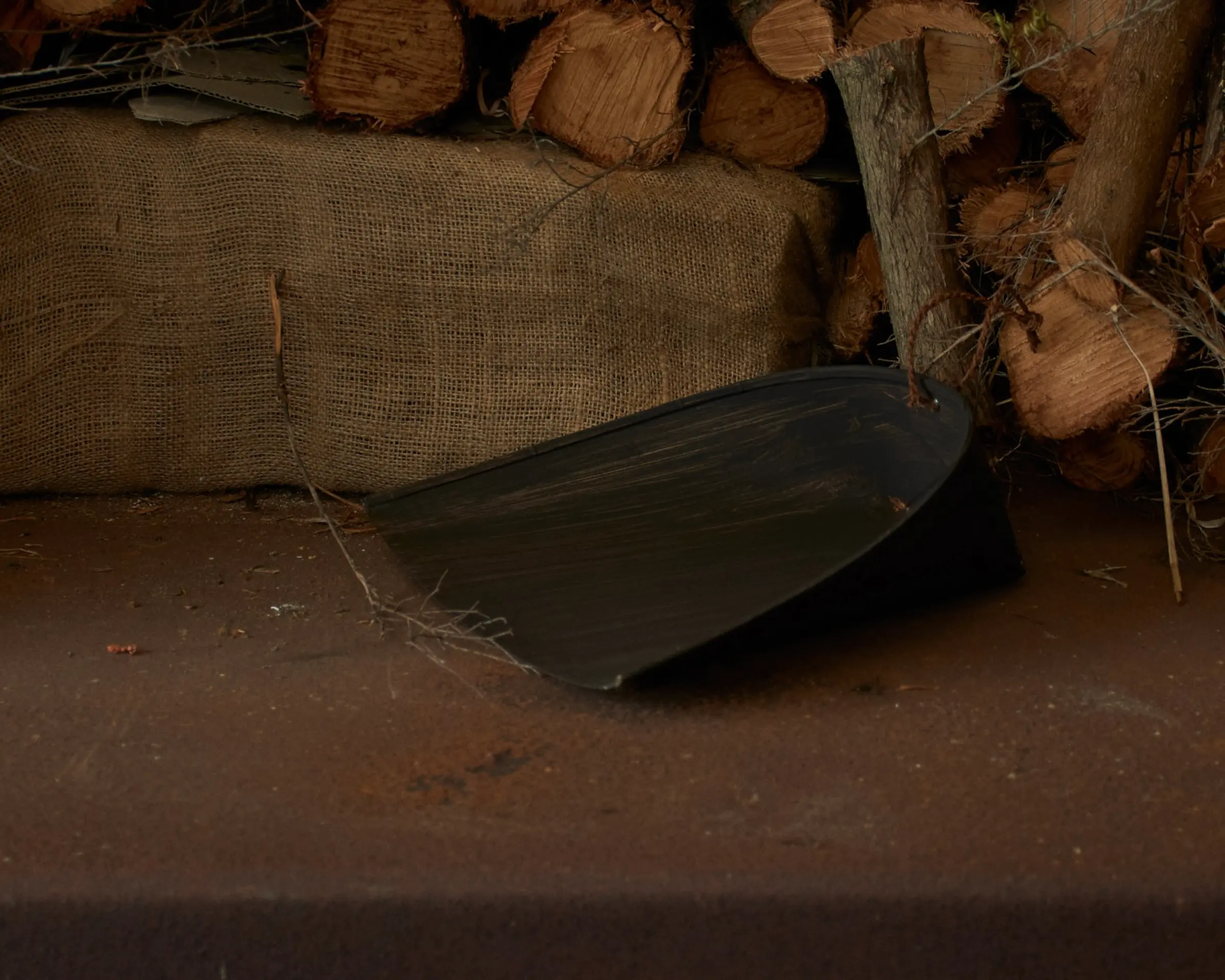 Harimi dust pan on a heart with firewood