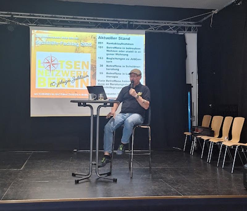 Günter Wittek bei seiner Geschichte "vom aktiven zum Helfenden Süchtigen"
