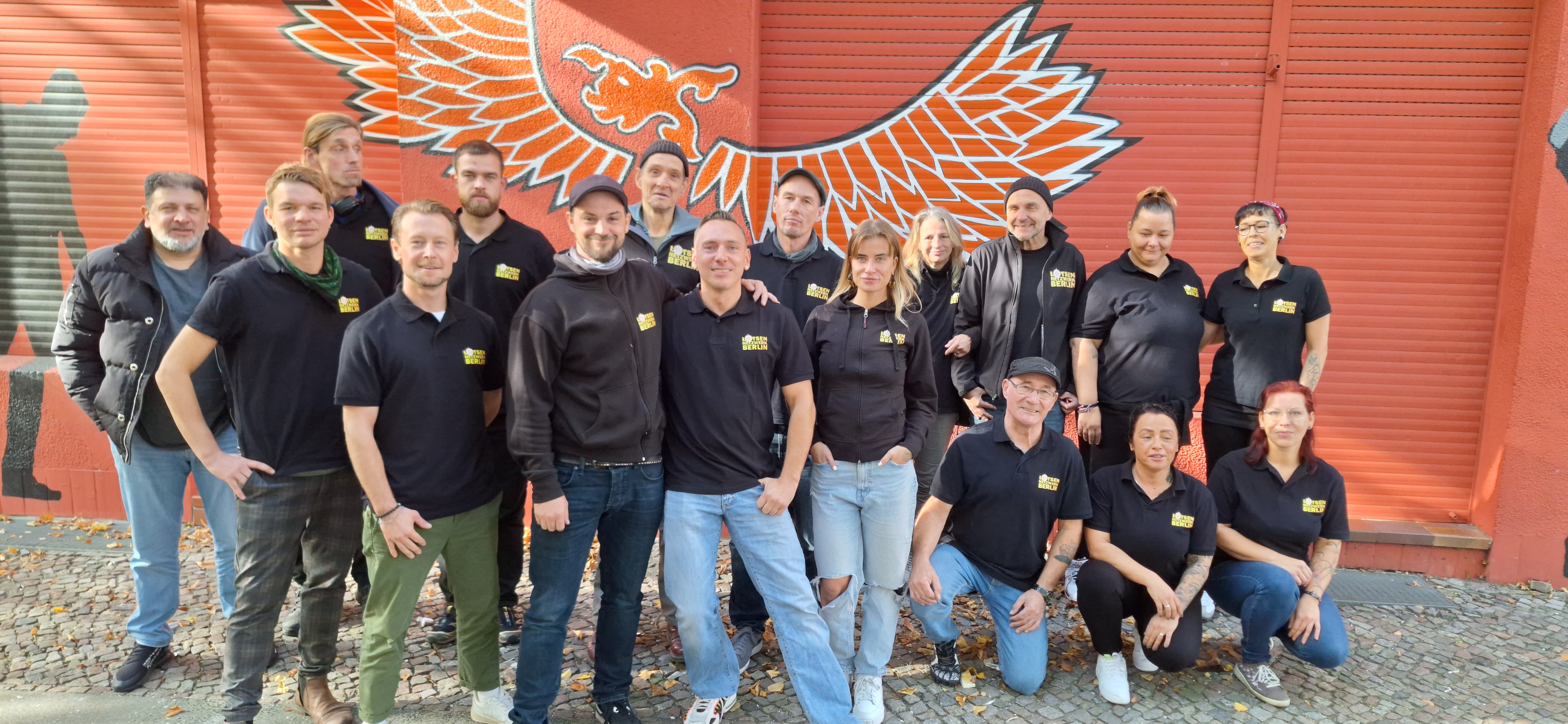 Gruppenfoto der Lotsinnen und Lotsen des Lotsennetzwerks Berlin
