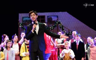 Leon Hong performed and hosted a children musical camp in Shanghai China