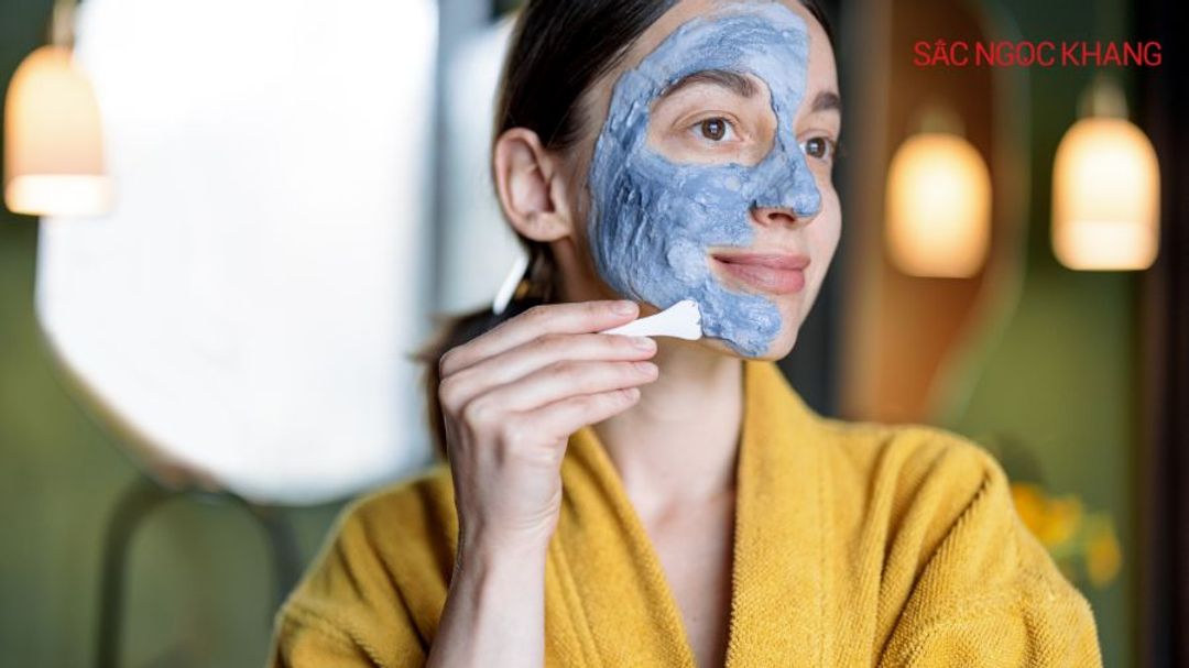 Nên rửa lại sau khi đắp mặt nạ sủi bọt