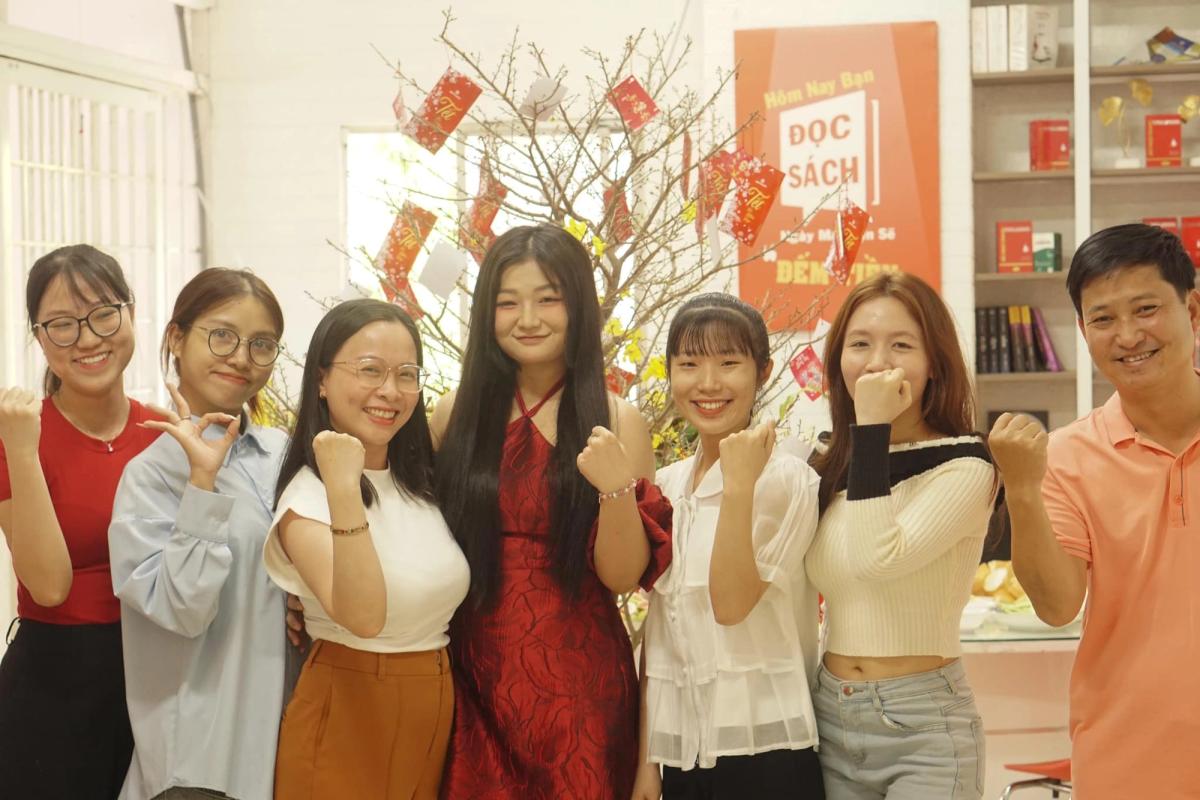New year gaining fortune, radiantly opening spring