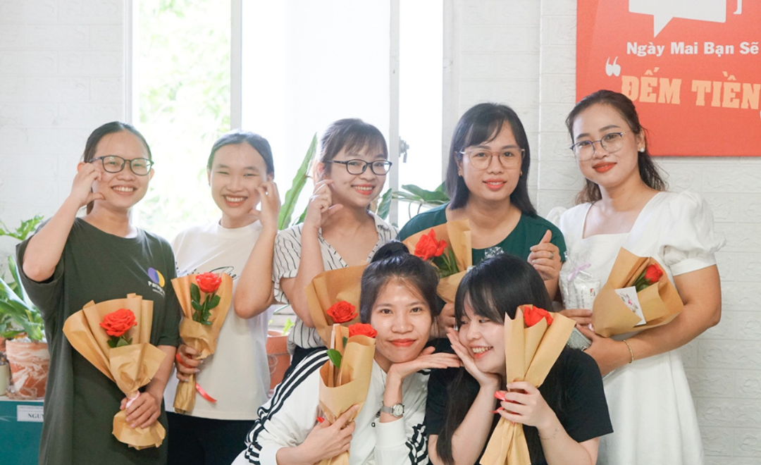 PHỤ NỮ LÀ ĐỂ YÊU THƯƠNG