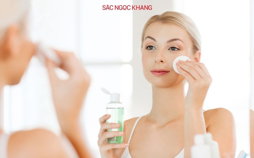 Tác dụng của nước hoa hồng trong việc chăm sóc da