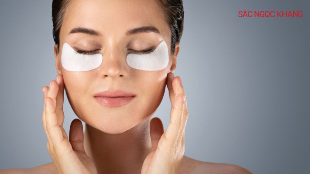 Không cần rửa lại mặt sau khi đắp mặt nạ mắt