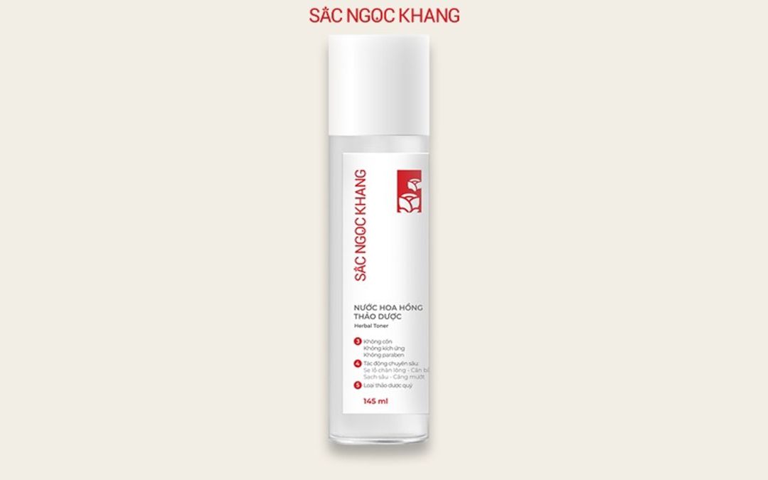 Tác dụng của nước hoa hồng trong việc chăm sóc da